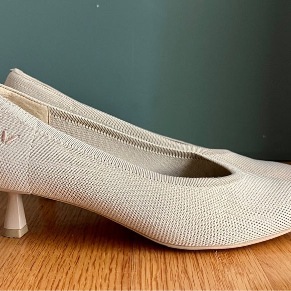 Like new VIVAIA Scarlett Pointed Toe Kitten Heels in Almond Size 9.5 - Picture 4 of 7